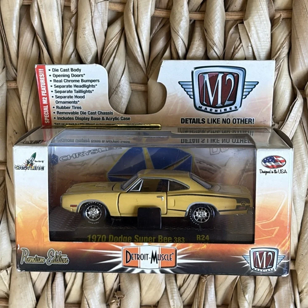 M2 Machines Detroit Muscle 1970 Yellow Dodge Super Bee 383 Premium Diecast Car